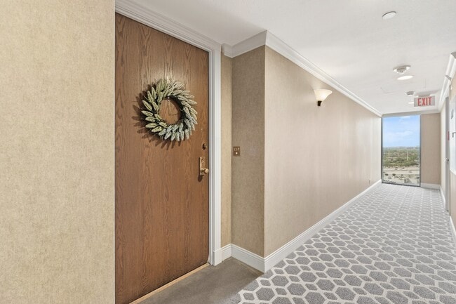 Building Photo - 14 Greenway Plz