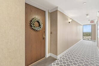 Building Photo - 14 Greenway Plz