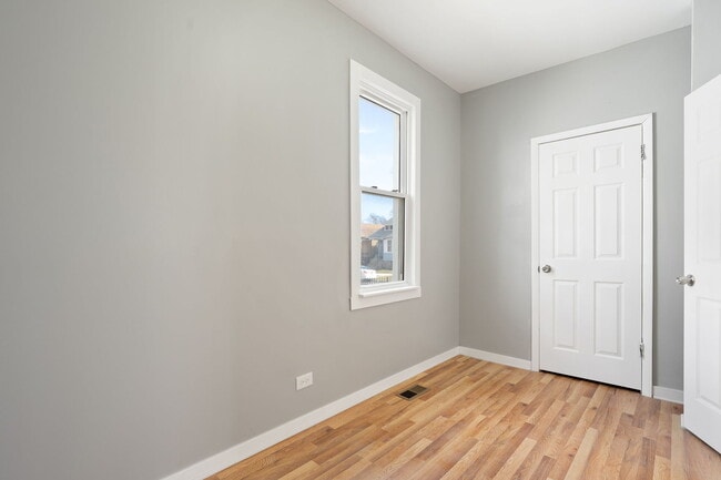 Building Photo - 8048 S Avalon Ave