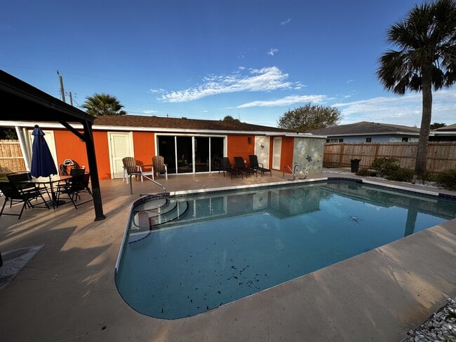 Building Photo - 1129 Riviera St