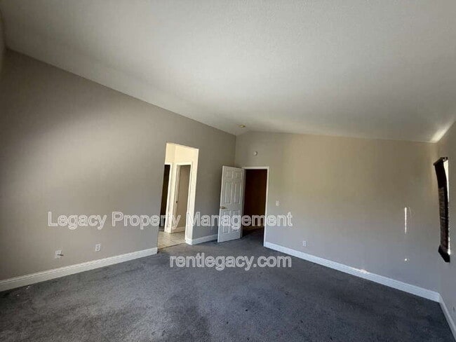 Building Photo - 4010 Hiller Ln