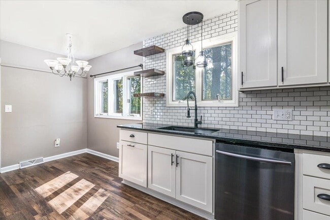 Building Photo - 5708 Bridlewood Dr