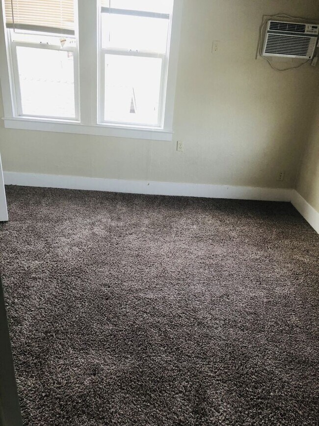 Building Photo - *683-685 High St