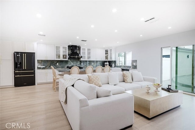 Building Photo - 7306 Farmdale Ave