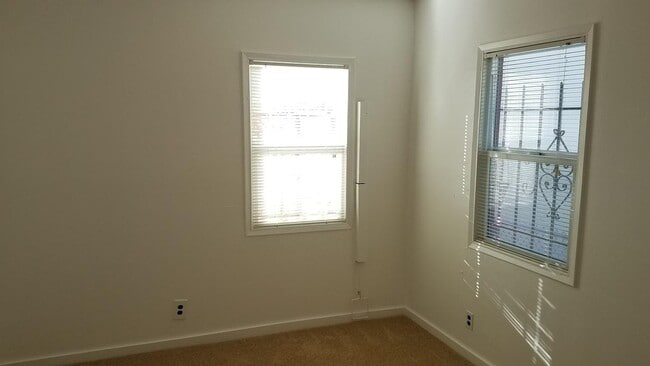 Building Photo - Classic Berkeley living with character, comfort, and a prime central location