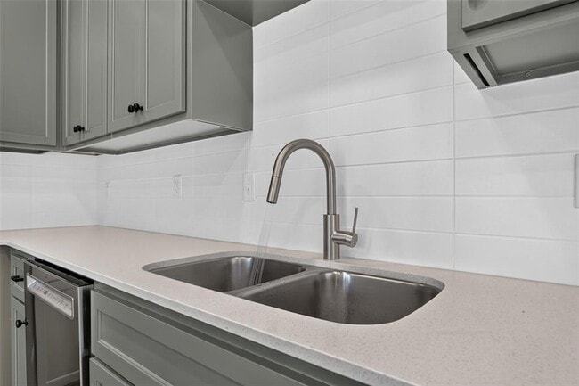 Building Photo - 8754 Patriot Dr