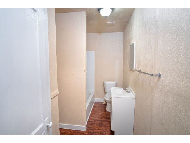 Primary Photo - Happy and Convenient Home Near Downtown