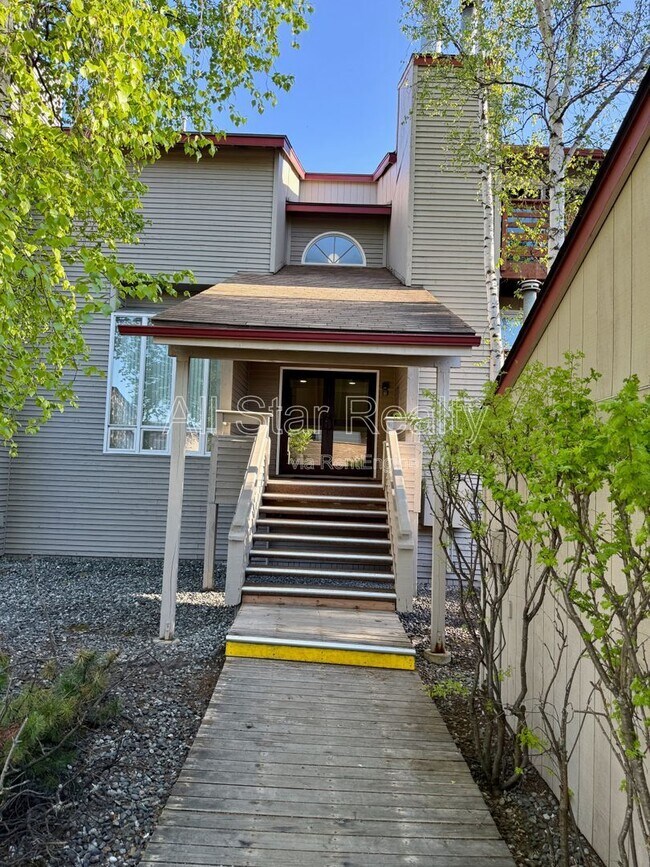 Building Photo - 9625 Independence Dr