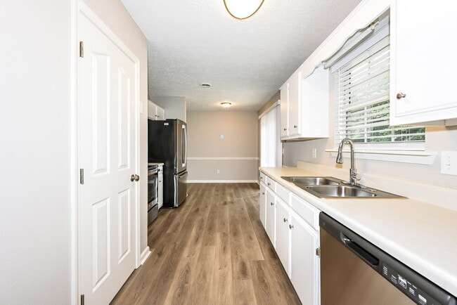 Building Photo - 2014 Penmar Dr