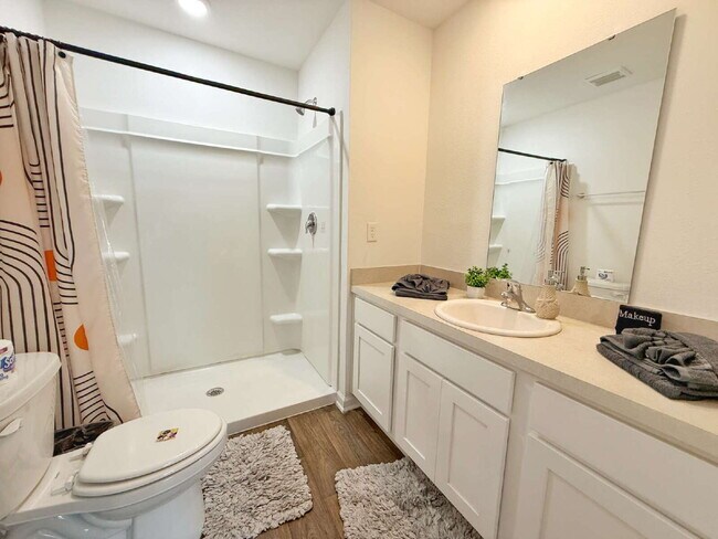 Building Photo - Furnished Townhome conveniently located!