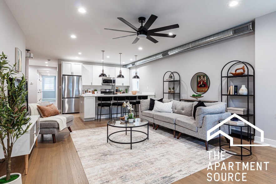 Primary Photo - 2641 W Carmen Ave