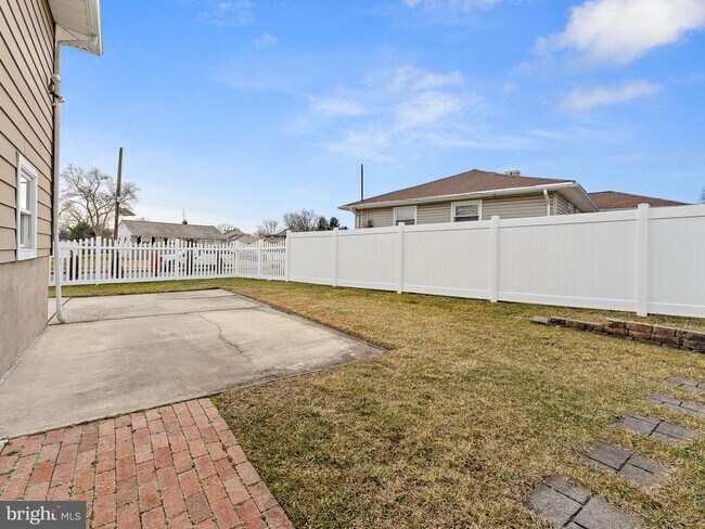 Building Photo - 74 Clement Dr