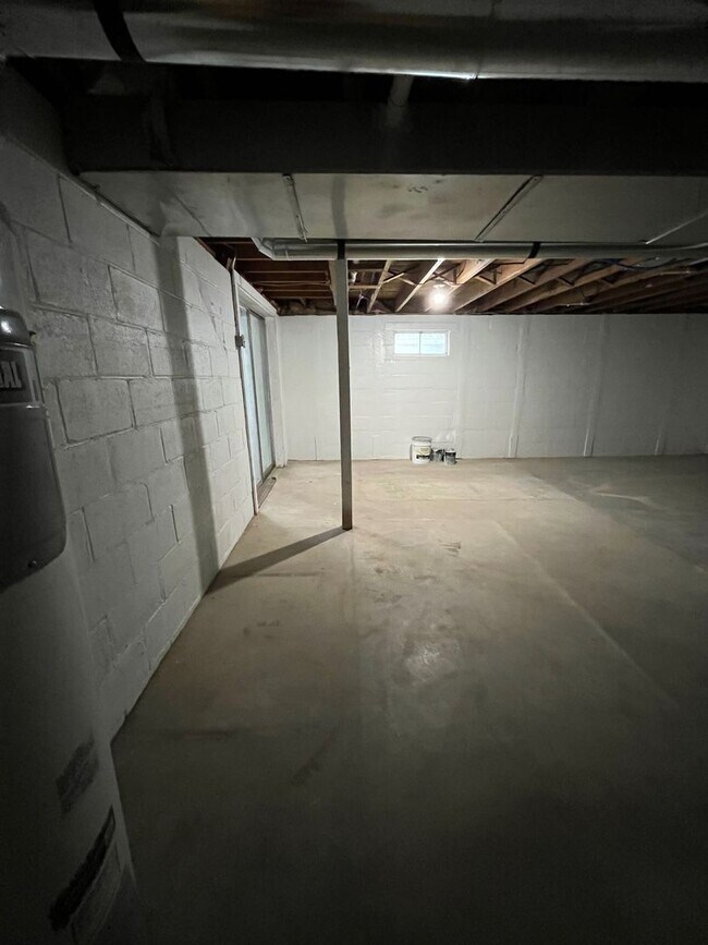 Building Photo - Newly Renovated Single-Family Home in Wash...