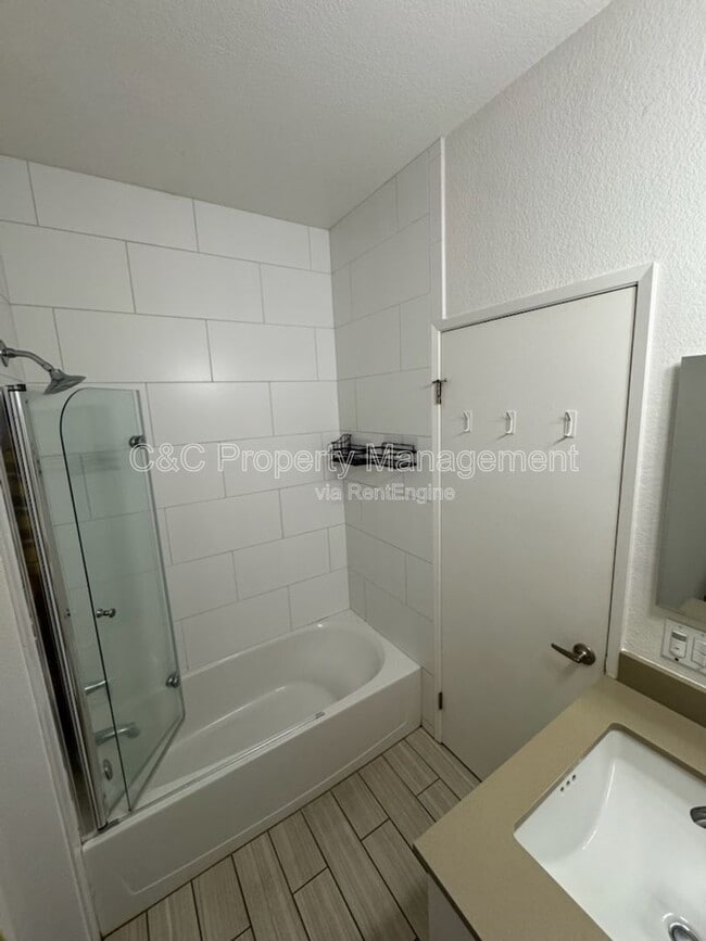 Building Photo - 75 Shoreline Ct