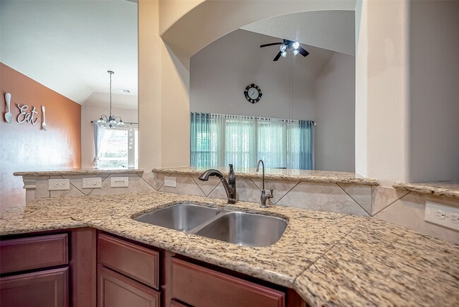 Building Photo - 2211 Argos Dr