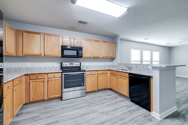 Building Photo - Spacious & Beautifully Maintained 5BR/3BA ...