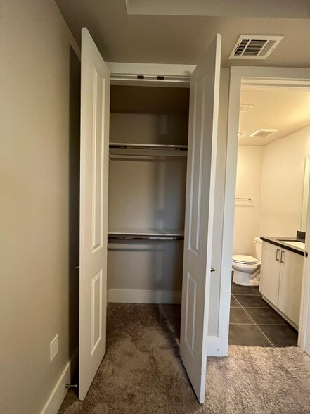 Building Photo - 2401 Crawford St