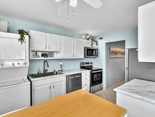 Building Photo - 5200 N Ocean Blvd