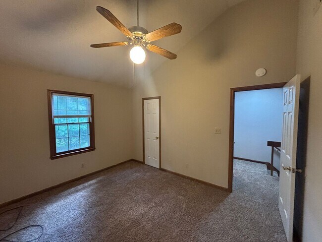 Building Photo - 102 Settlement Dr