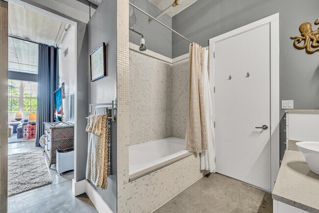 Building Photo - 425 N Andrews Ave