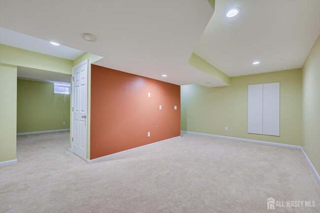 Building Photo - 160 Vasser Dr