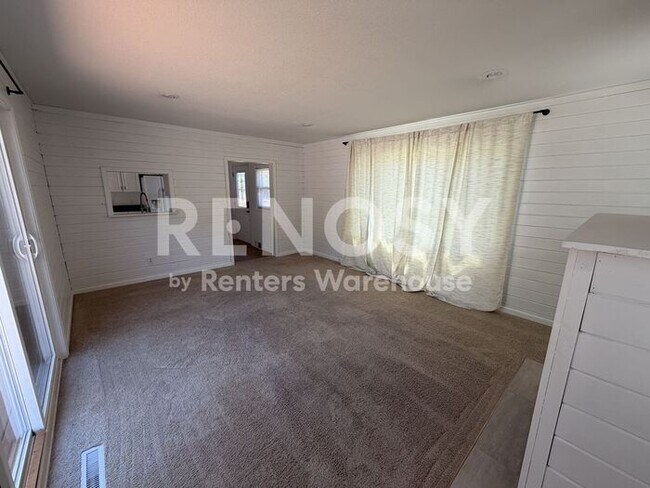 Building Photo - Availablae July 1st 4 Bedroom 2 Bath Single Family Home in Rochester