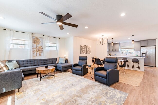Building Photo - Fully Furnished + Utilities Included Beach...
