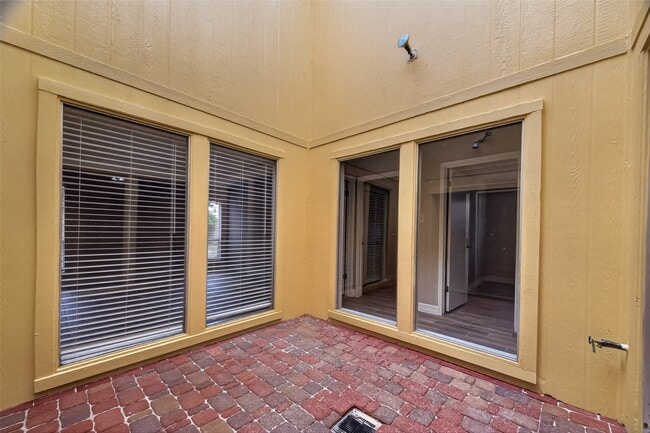 Building Photo - 15915 Dunmoor Dr