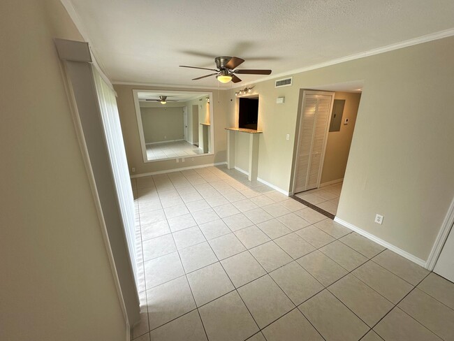 Building Photo - 2 Bedroom, 2.5 Bath Condo in Winter Park!