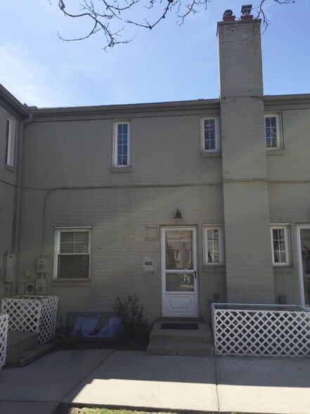 Back of condo - 1620 Graefield Rd