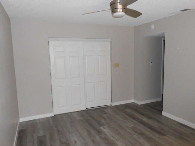 Building Photo - Spacious Single Story Home near Lake Mead ...