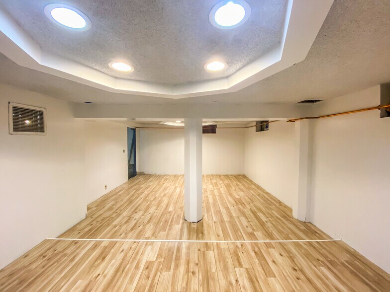 Building Photo - 576 Maine Ave