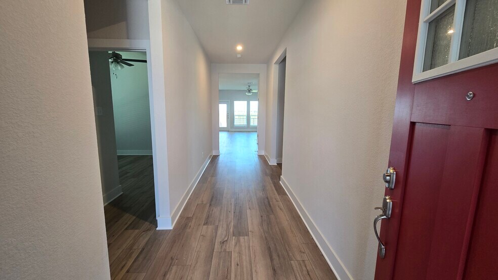 Building Photo - 449 Pipe Creek Dr