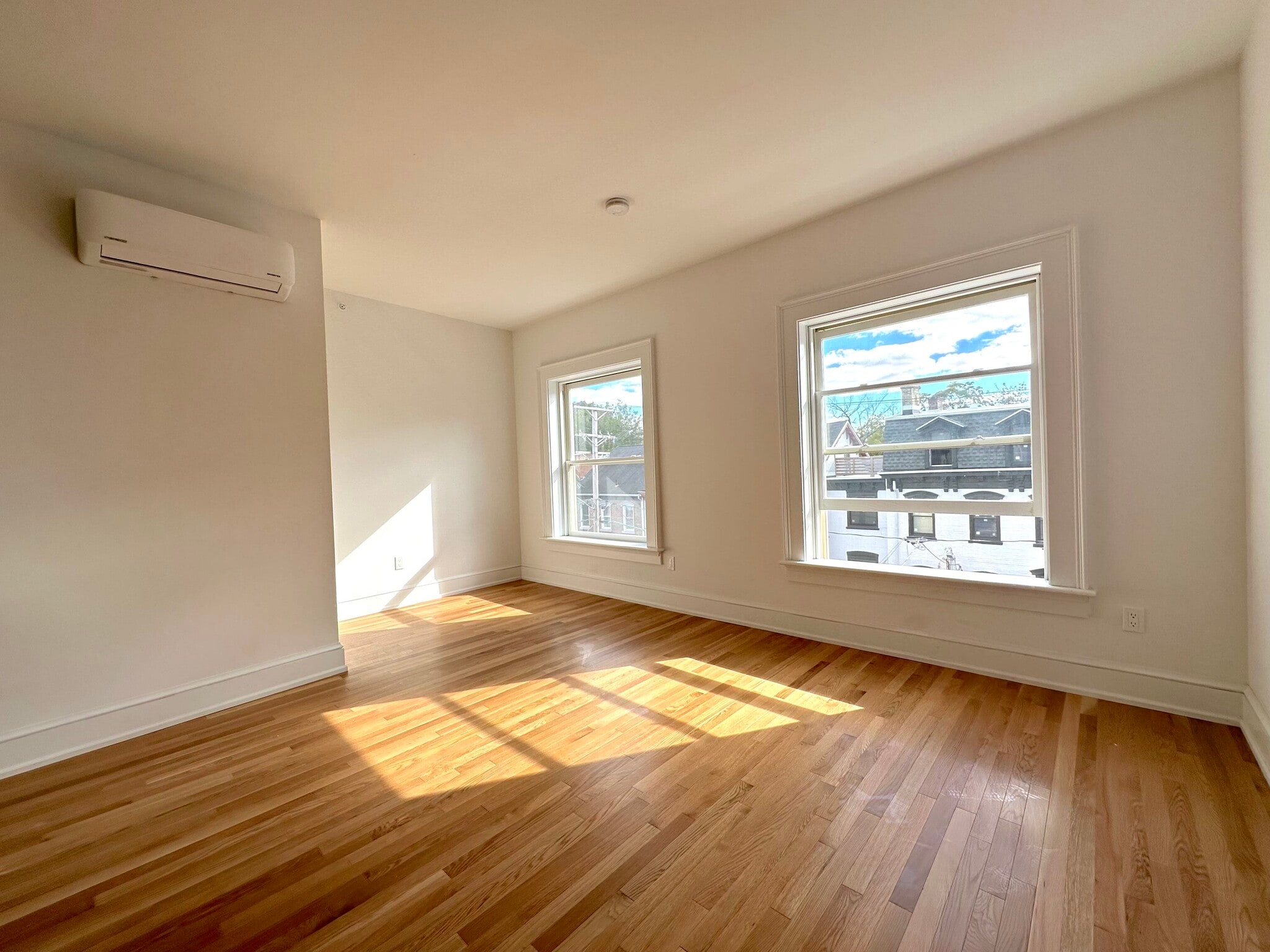 Building Photo - 140 3rd St