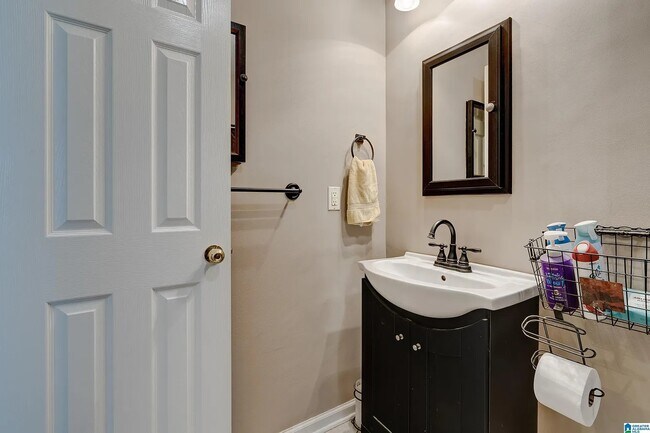 Master bathroom - 205 Camellia Dr