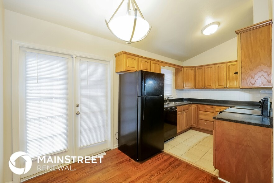 Building Photo - 513 Melrose St