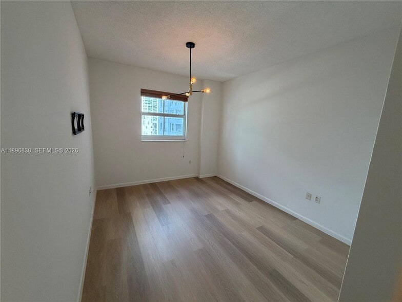 Building Photo - 185 SE 14th Ter