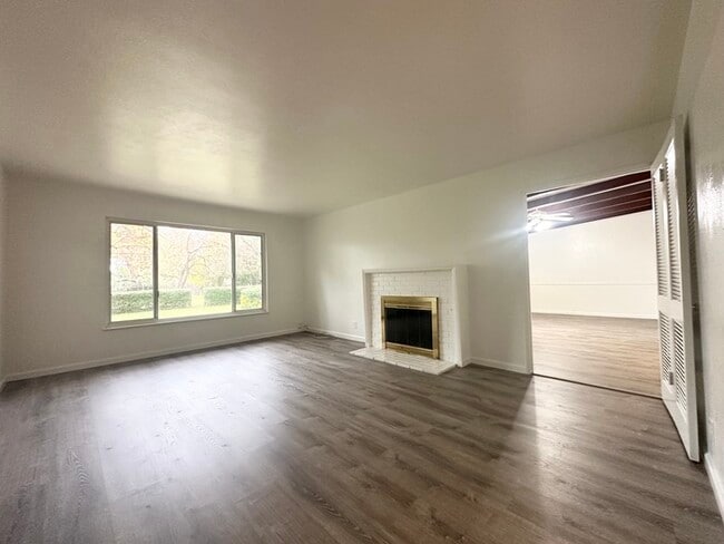 Building Photo - Updated 3 Bedroom 1.5 Bathroom Home in Desirable Arden Park!