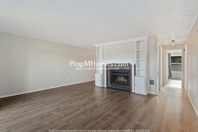 Building Photo - Beautiful Condo Living in the Heart of Tua...