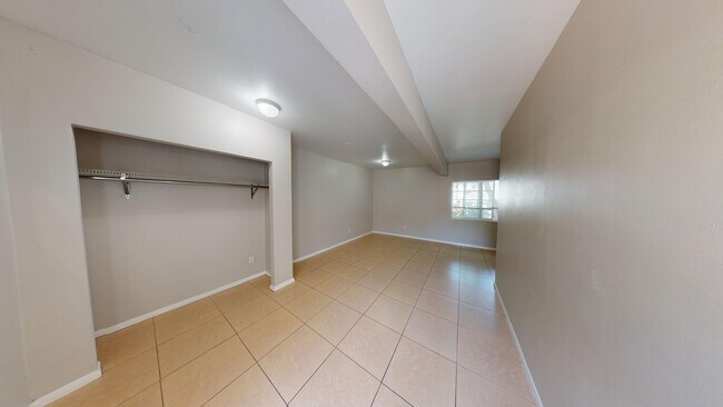 Building Photo - 5311 Saxon St