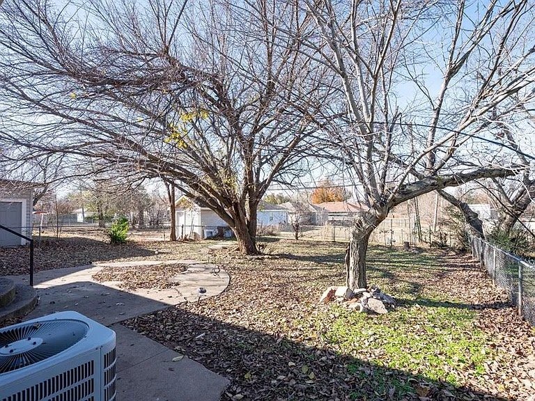 Building Photo - 9909 N McKinley Ave