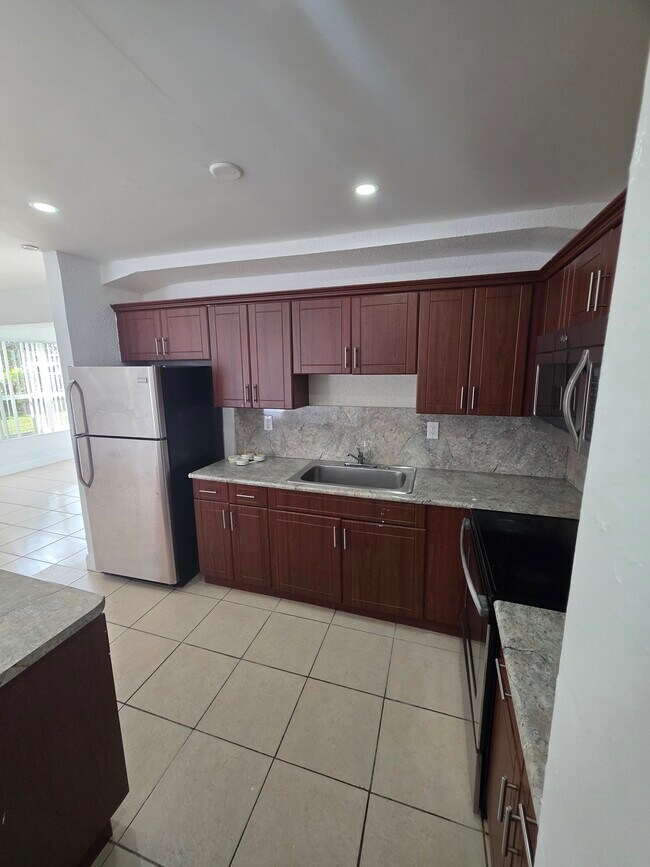 Building Photo - 681 SW 29th Ter