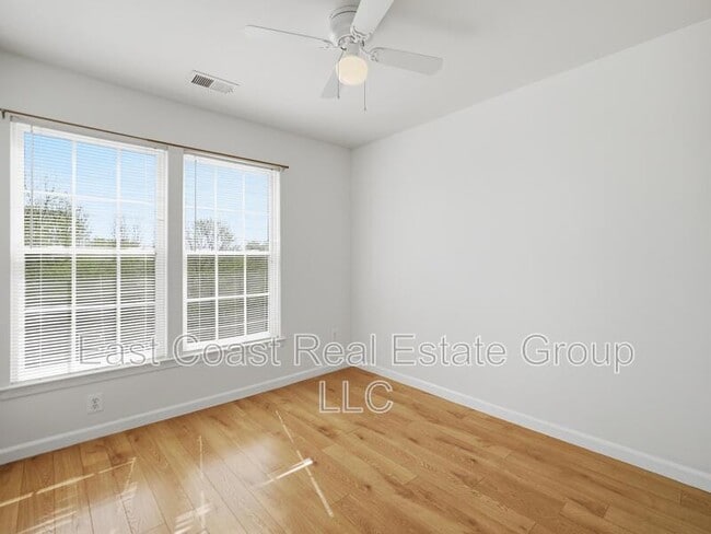 Building Photo - 1247 Mare St