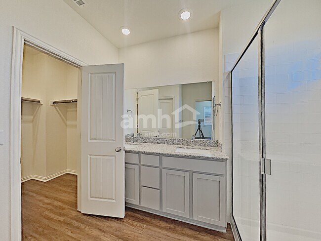 Building Photo - 2731 Spencebrook