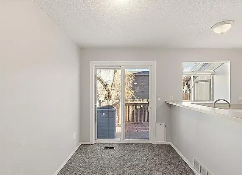 Building Photo - 16991 E Chenango Ave