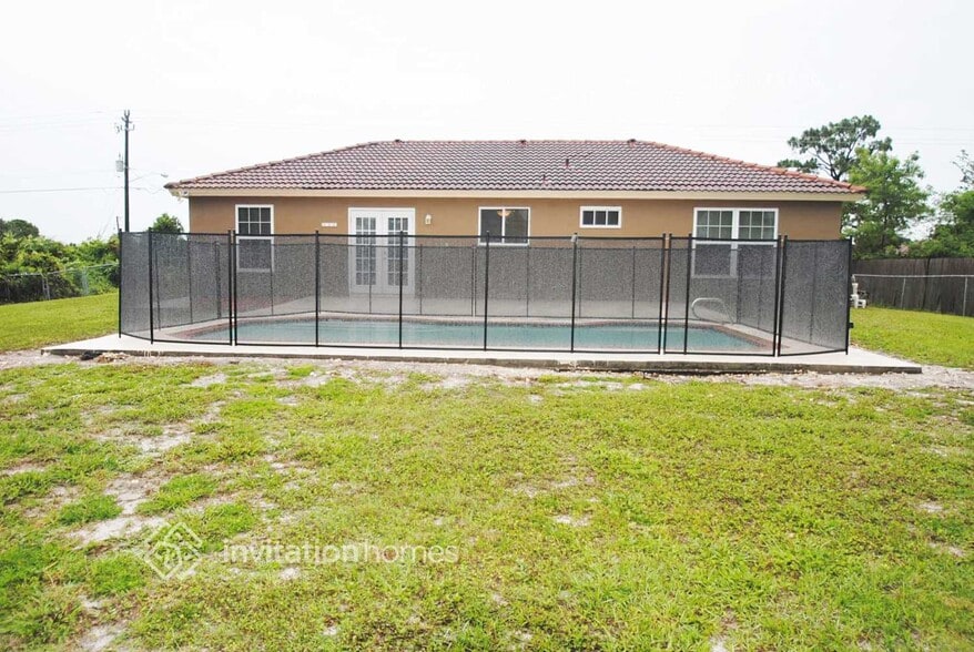 Building Photo - 1582 Wyoming Dr SE