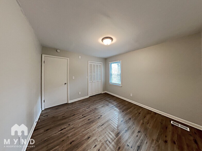Building Photo - 3709 Summit Dr NW