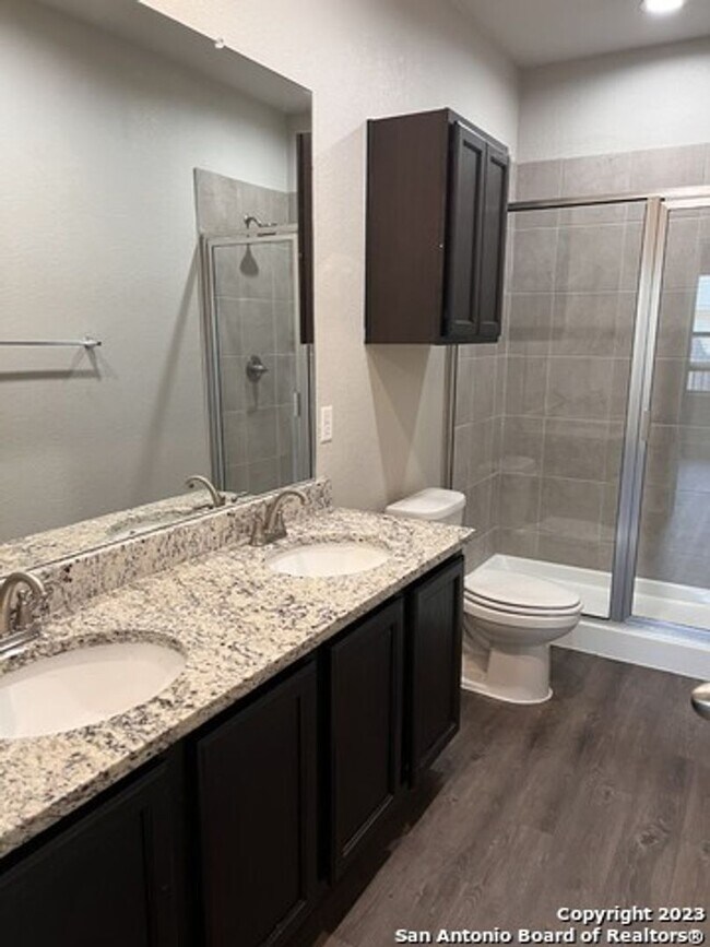 Building Photo - Beautiful Duplex in Seguin!
