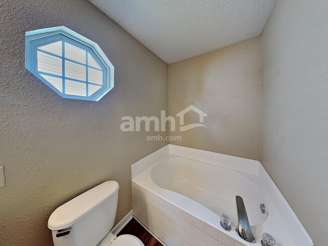 Building Photo - 8316 Crosser Dr