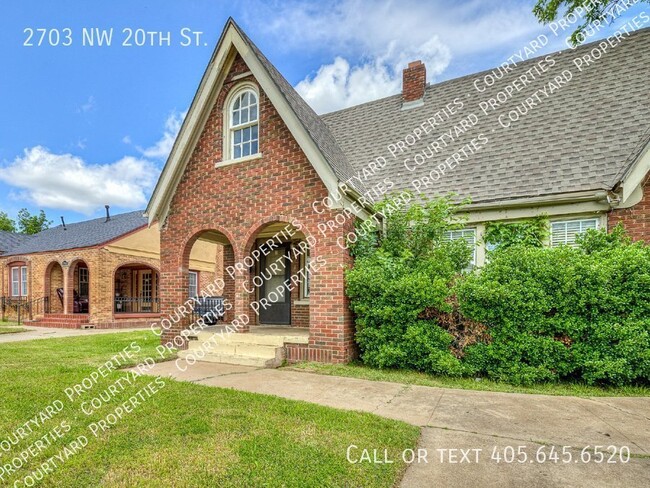 Building Photo - Adorable Tudor in Crestwood!